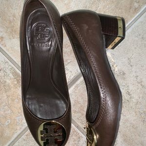Brown #Tory #Burch shoes with gold logo Size 6.5